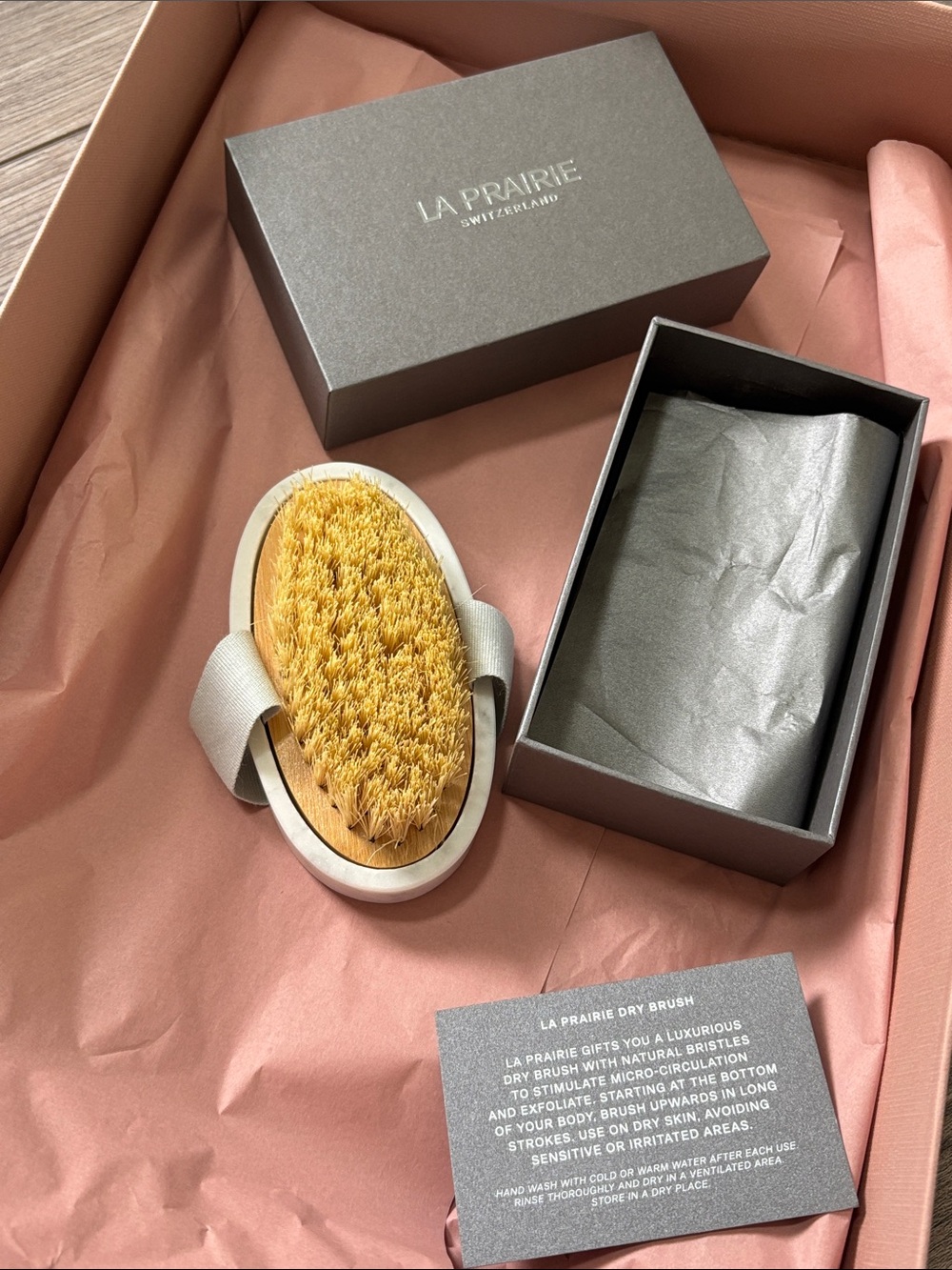 La Prairie Brush - new with box - Picture 4 of 5